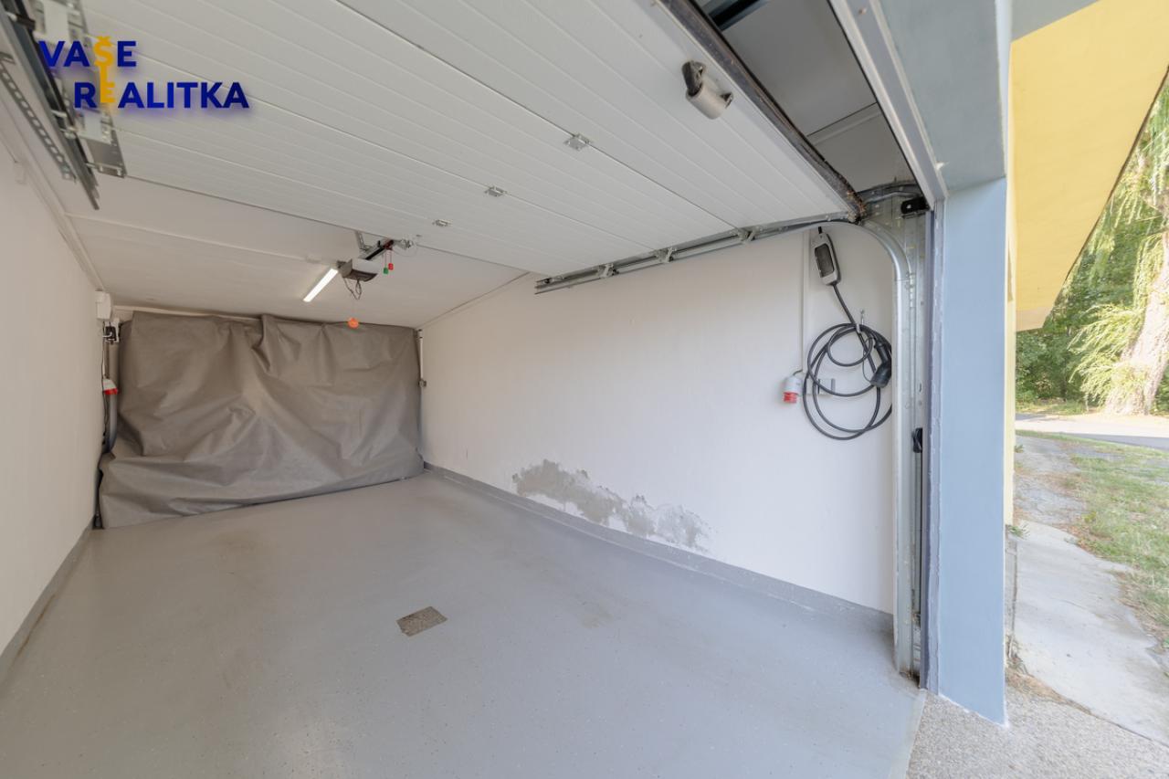 4_GARÁŽ_CEMENTÁŘSKÉ SÍDLIŠTĚ_HRANICE_MICHAL MISKO_VAS REALITAK