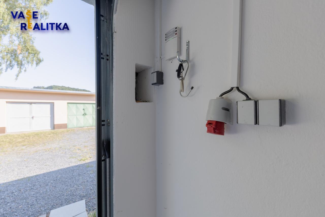5_GARÁŽ_CEMENTÁŘSKÉ SÍDLIŠTĚ_HRANICE_MICHAL MISKO_VAS REALITAK